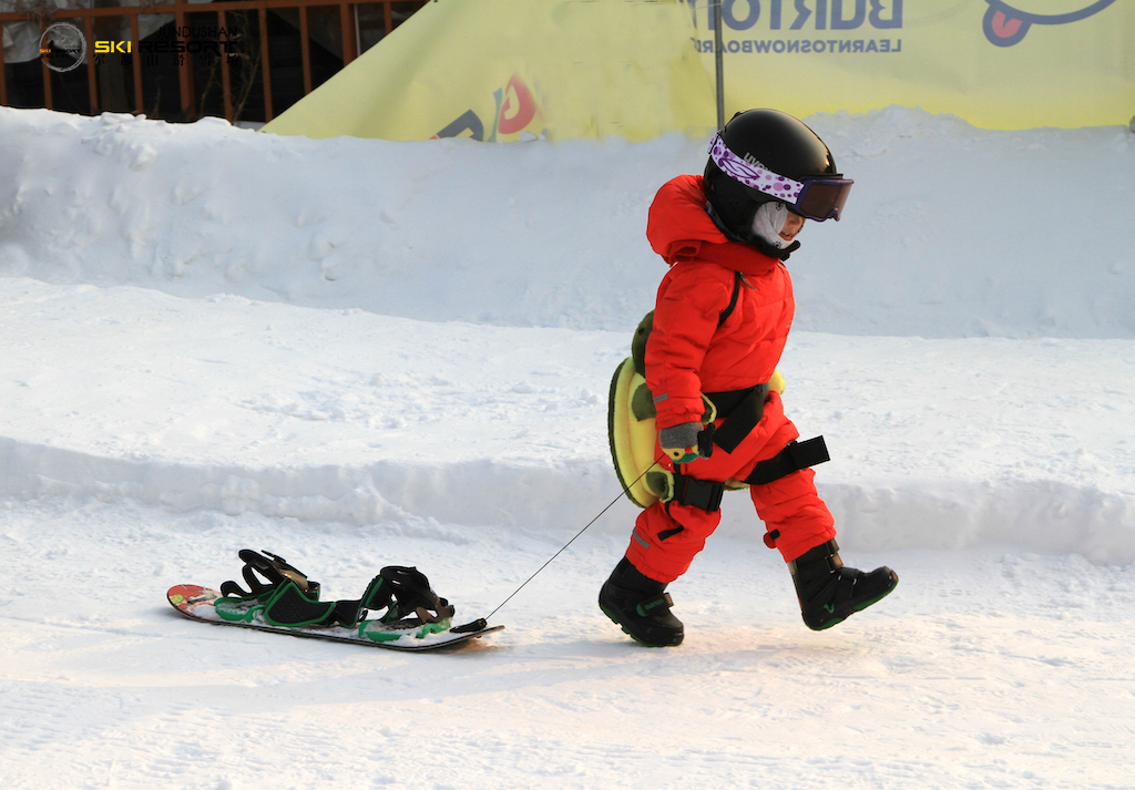 军都山滑雪场第八届burton儿童单板体验日活动 悦享童年